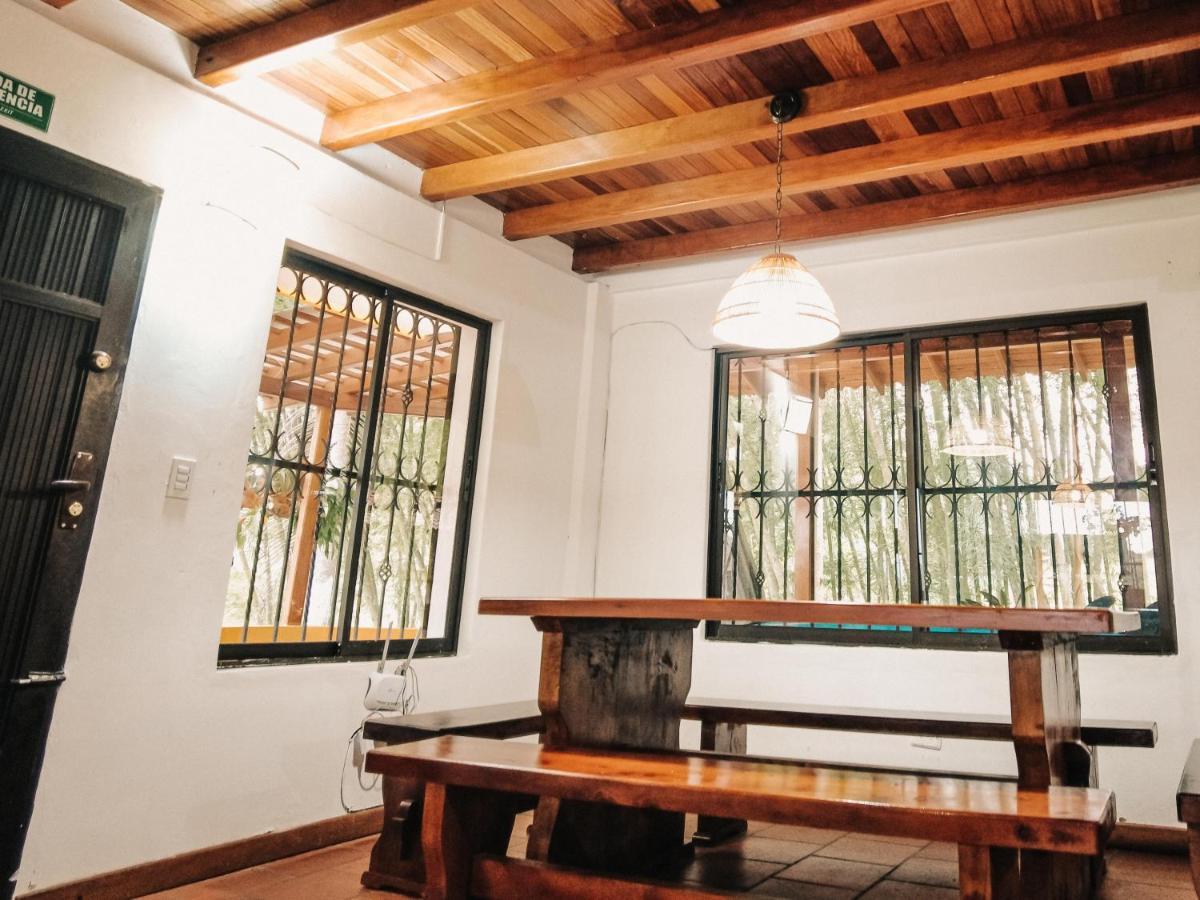Volare Guatape Isla Hostel Exterior photo