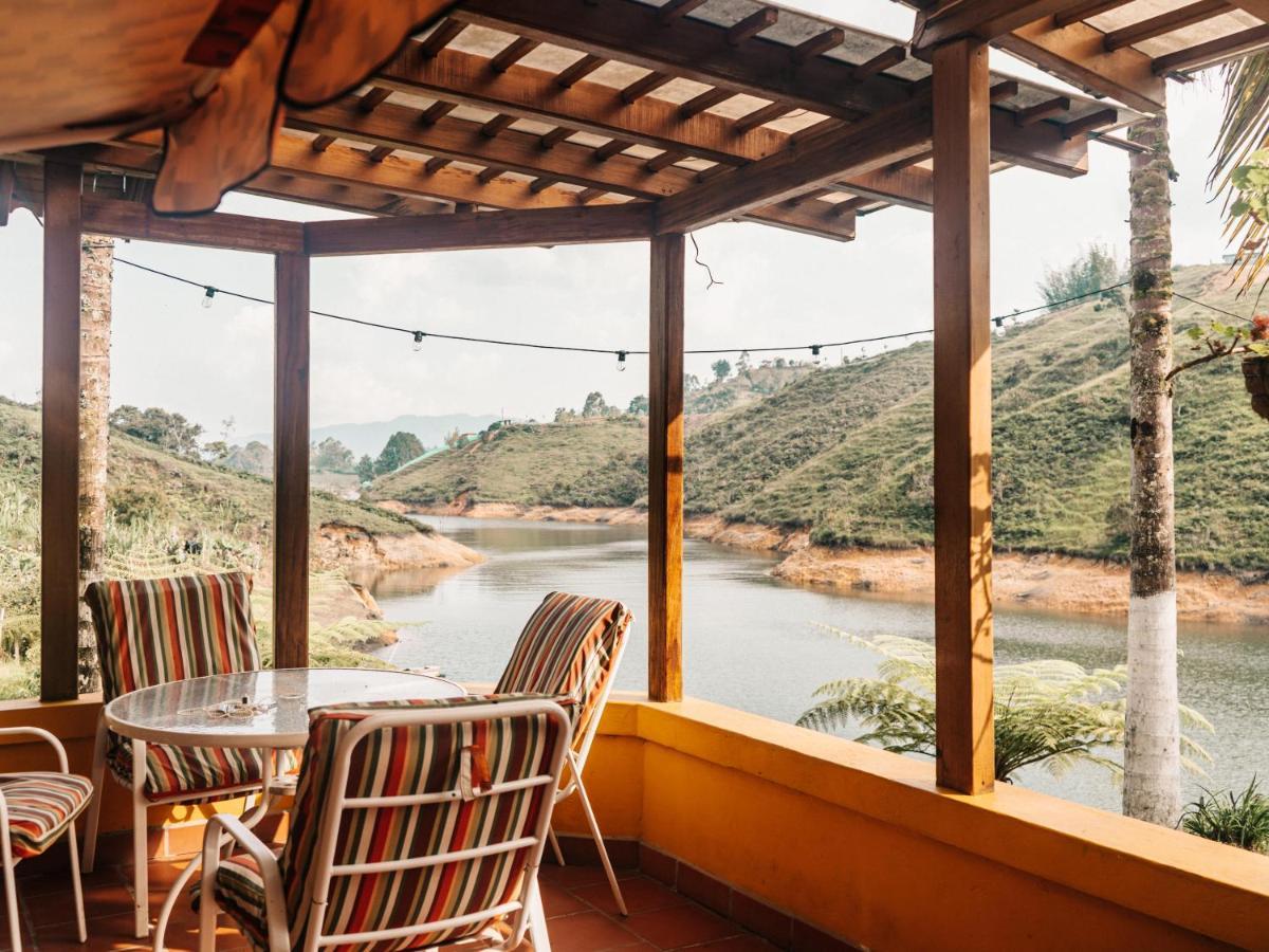 Volare Guatape Isla Hostel Exterior photo