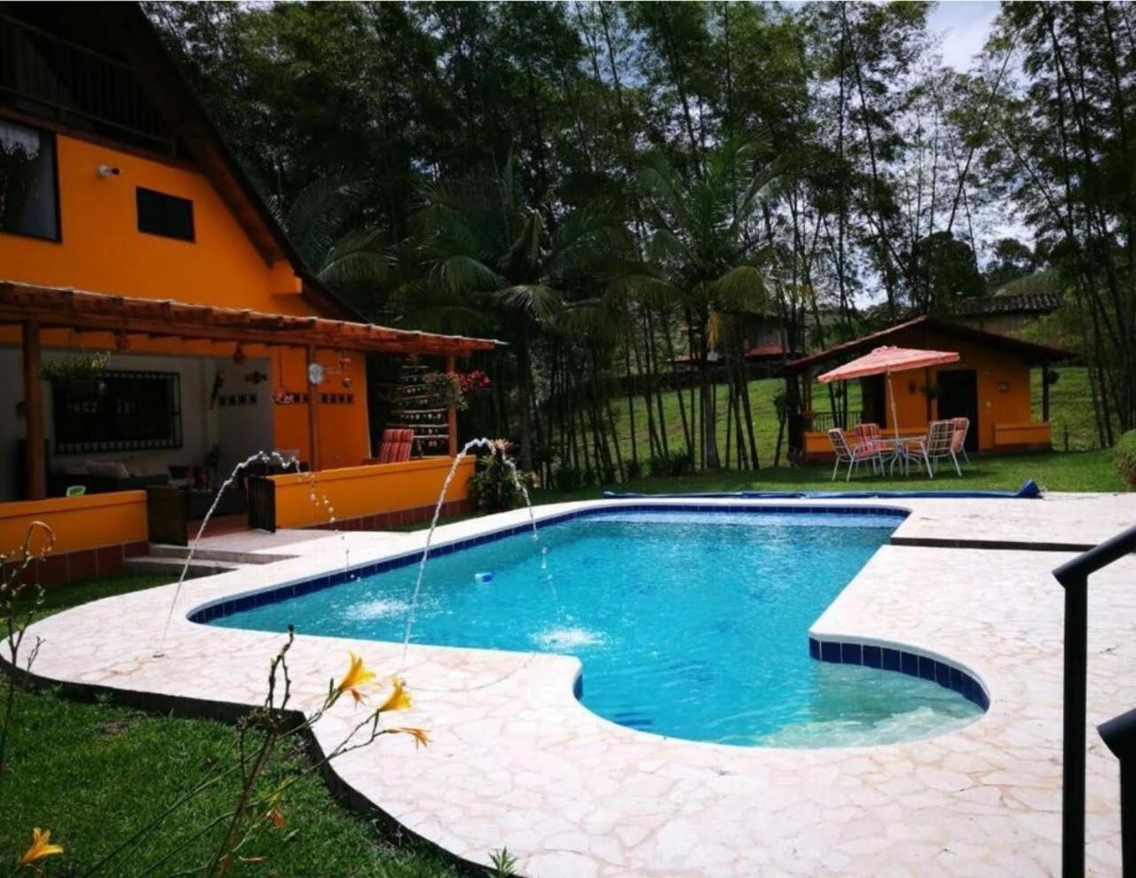 Volare Guatape Isla Hostel Exterior photo